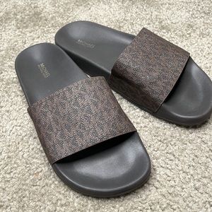Brown Michael Kors slides, Size 6/7